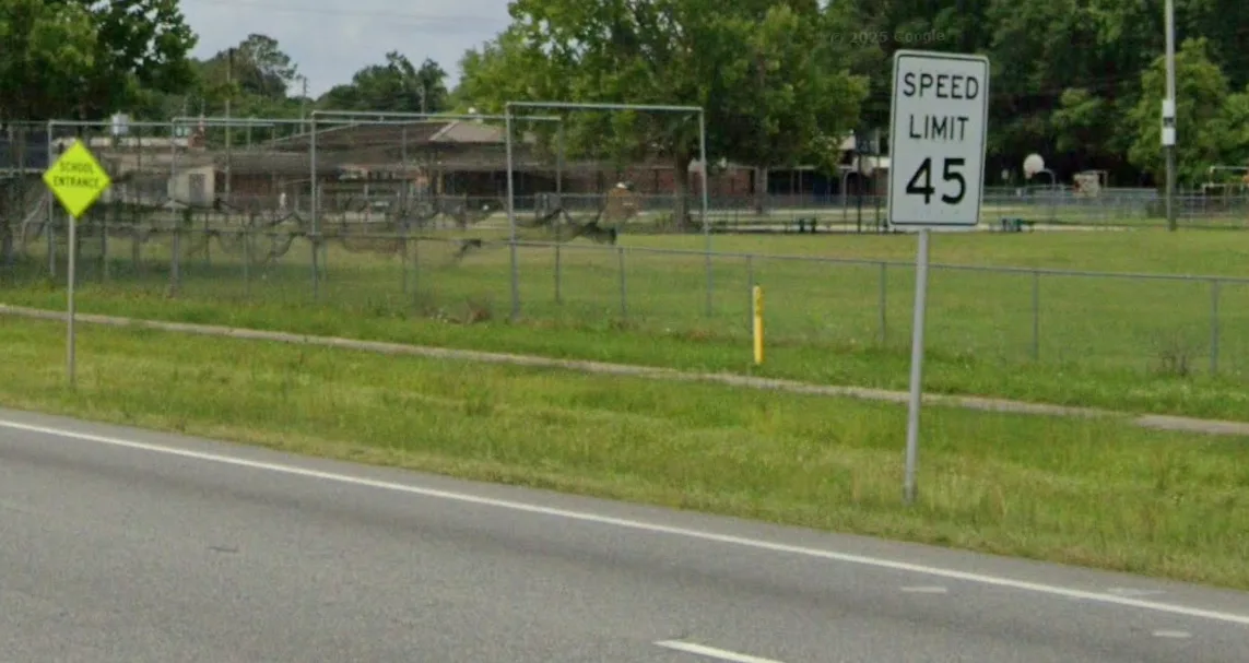 Southbound US 301 Lawtey SPEED LIMIT 45 signs